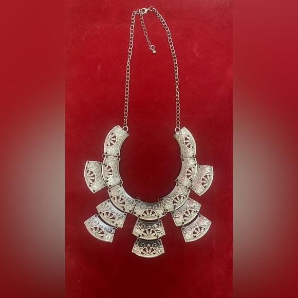 Necklace Diamond Rhinestones Silver Flower Filigree Collar Bib Type Fashion 16" - Picture 3 of 8